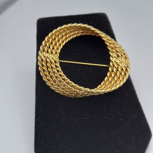 Vintage Monet Goldtone Brooch. GC&Beautiful. - Picture 4 of 7